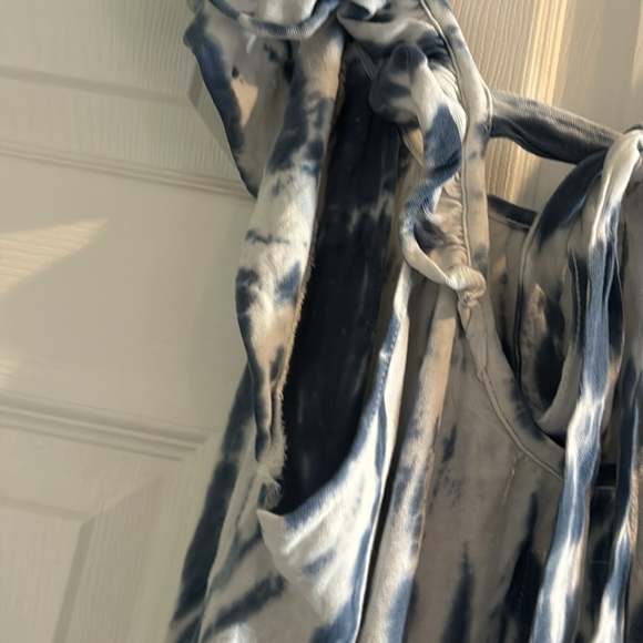 NWT, chaser, women’s flowy tie-dye shirt with back tie detail - Picture 6 of 9